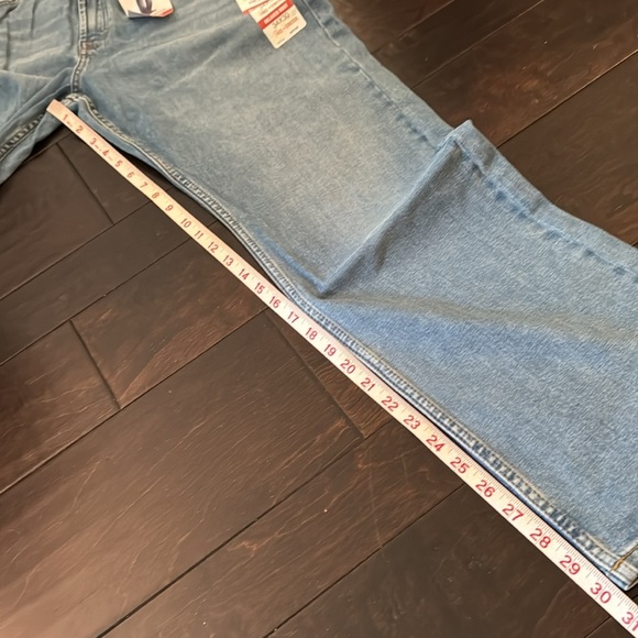 Wrangler relaxed boot cut NWT 34/30 - Picture 5 of 9